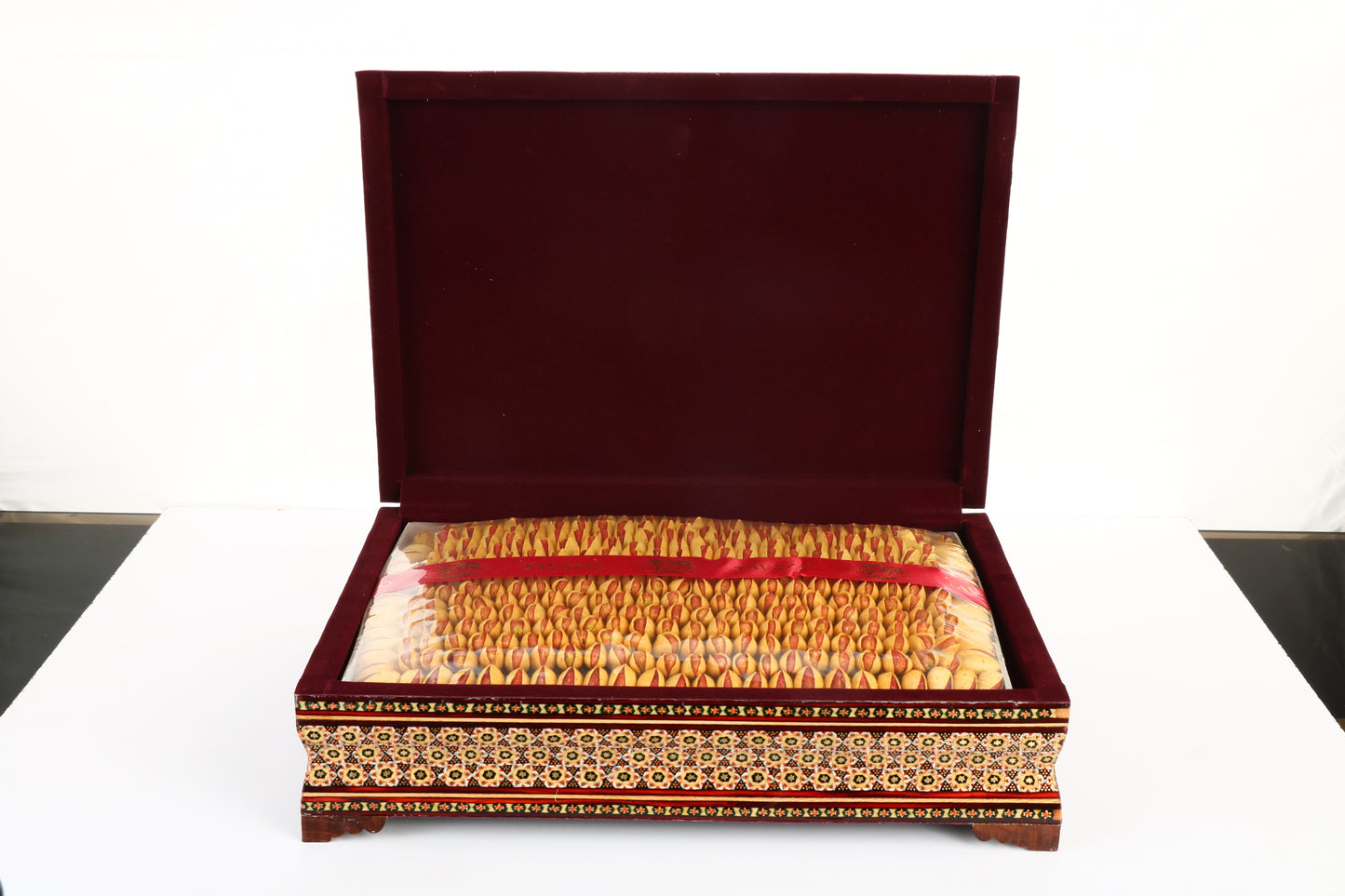 Inlaid Handpicked Pistachio (1.9kg)پسته دستچین منبت کاری شده (1.9 کیلوگرم)