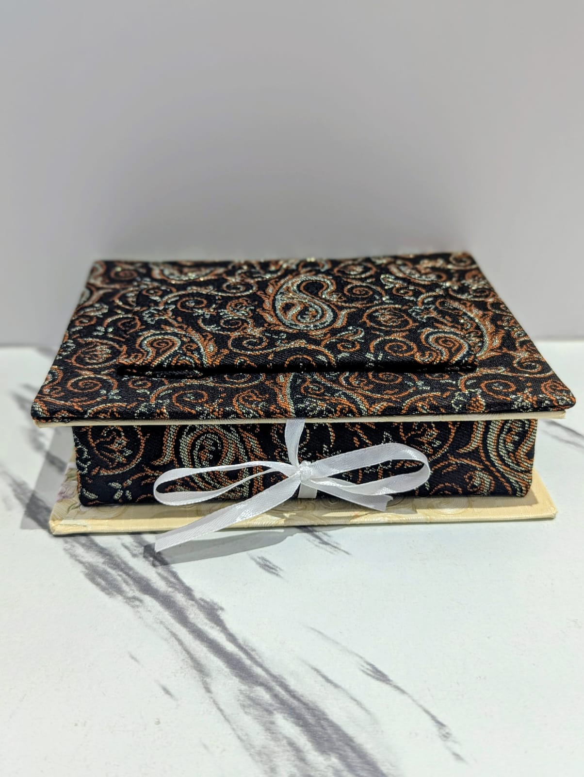 Saffron Tavazo in Termeh Box with Cover (5g) زعفران تواضع ترمه جعبه ای با روکش (5 گرم)