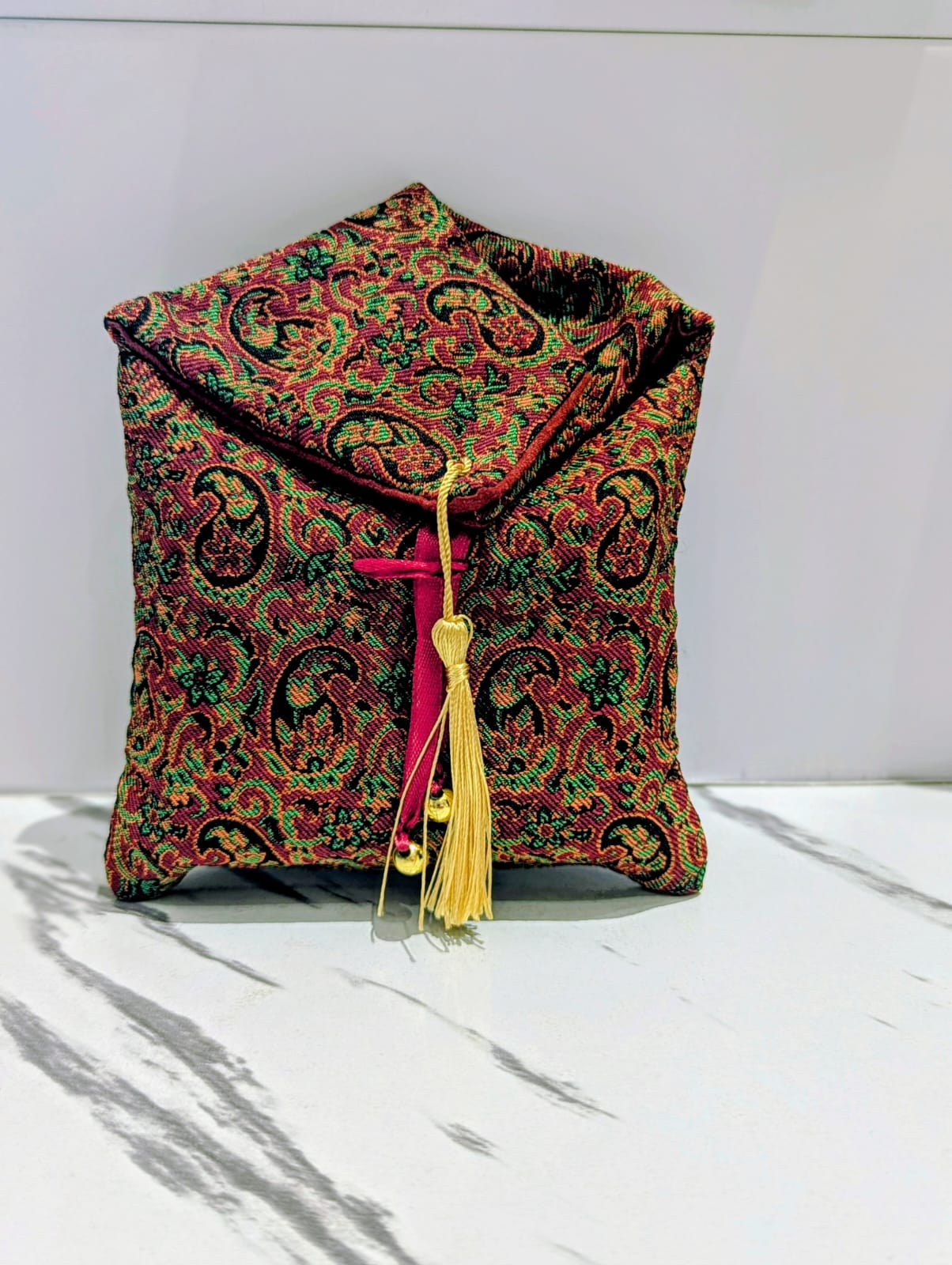 Saffron Tavazo in Termeh Box with Cover (3g) زعفران تواضع ترمه جعبه ای با روکش (3 گرم)