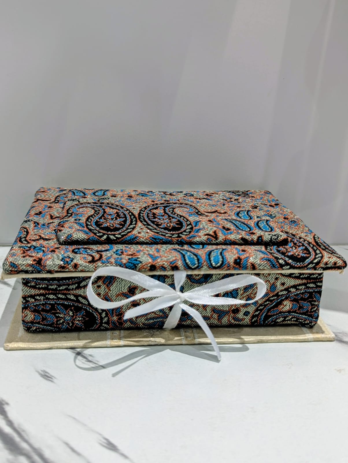 Saffron Tavazo in Termeh Box with Cover (10g)زعفران تواضع ترمه جعبه ای با درب (10 گرم)